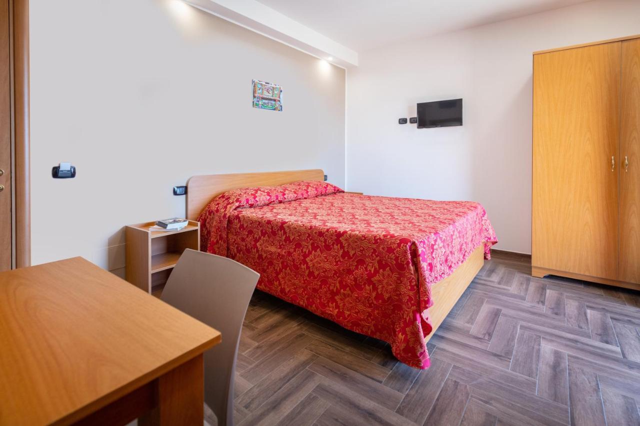 Il Giardino Country Holiday With Pool Taormina Ruang foto
